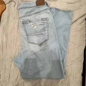 American eagle Mom Jean light wash extra destroy